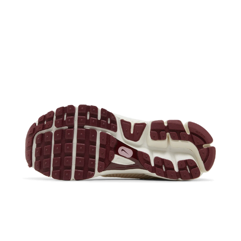 Nike Zoom Vomero 5 Valentine's Day (Women's)
