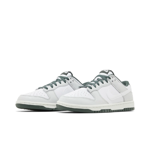 Nike Dunk Low Retro SE Photon Dust Vintage Green